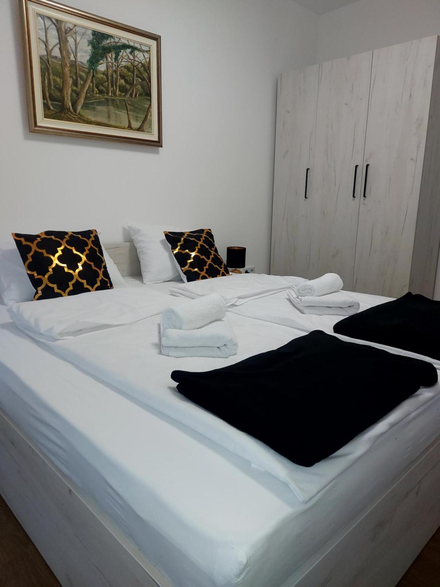 Pinocchio Apartment Bihac Ngoại thất bức ảnh